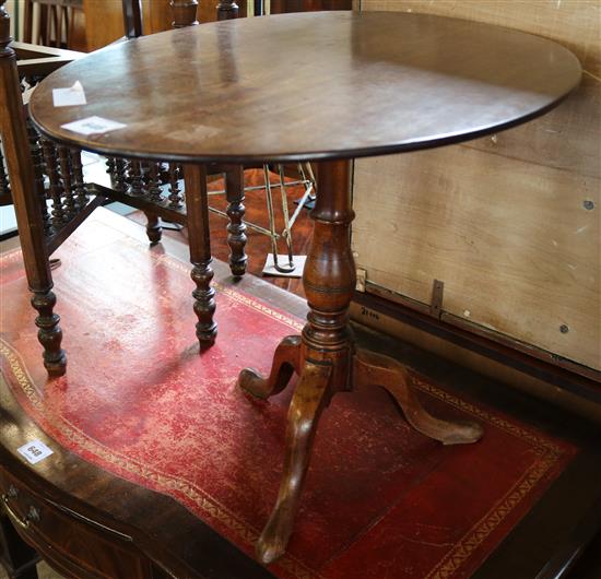 Tripod table, oval top